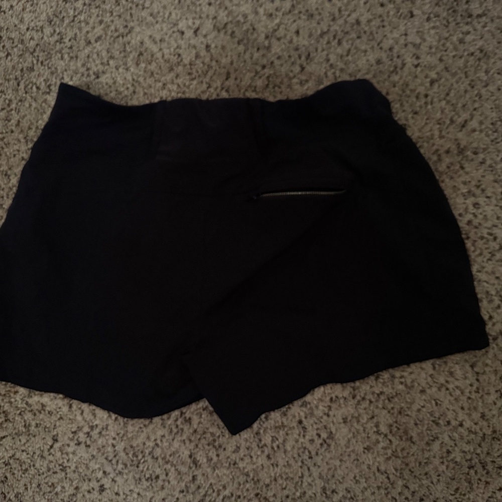 Athleta Trekkie North Short (Black) - Picture 2 of 4